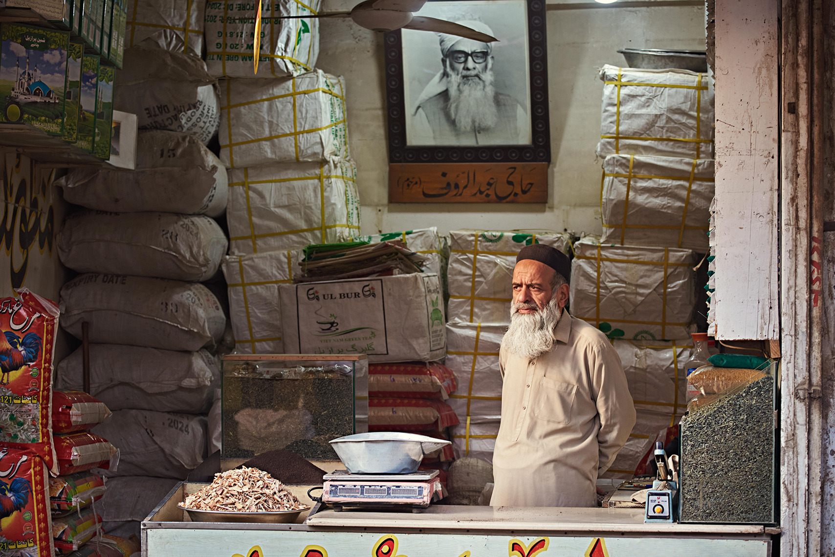 Tea merchant, Peshawar, Pakistan